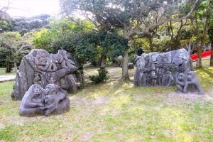 新島スポーツ広場・石の動物園