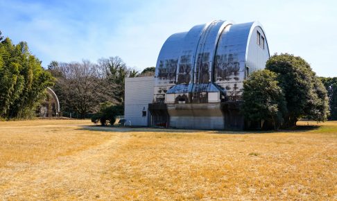 国立天文台・天文機器資料館（自動光電子午環）