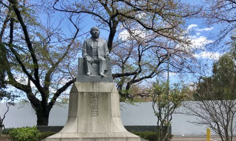 旧養育院長渋沢栄一銅像