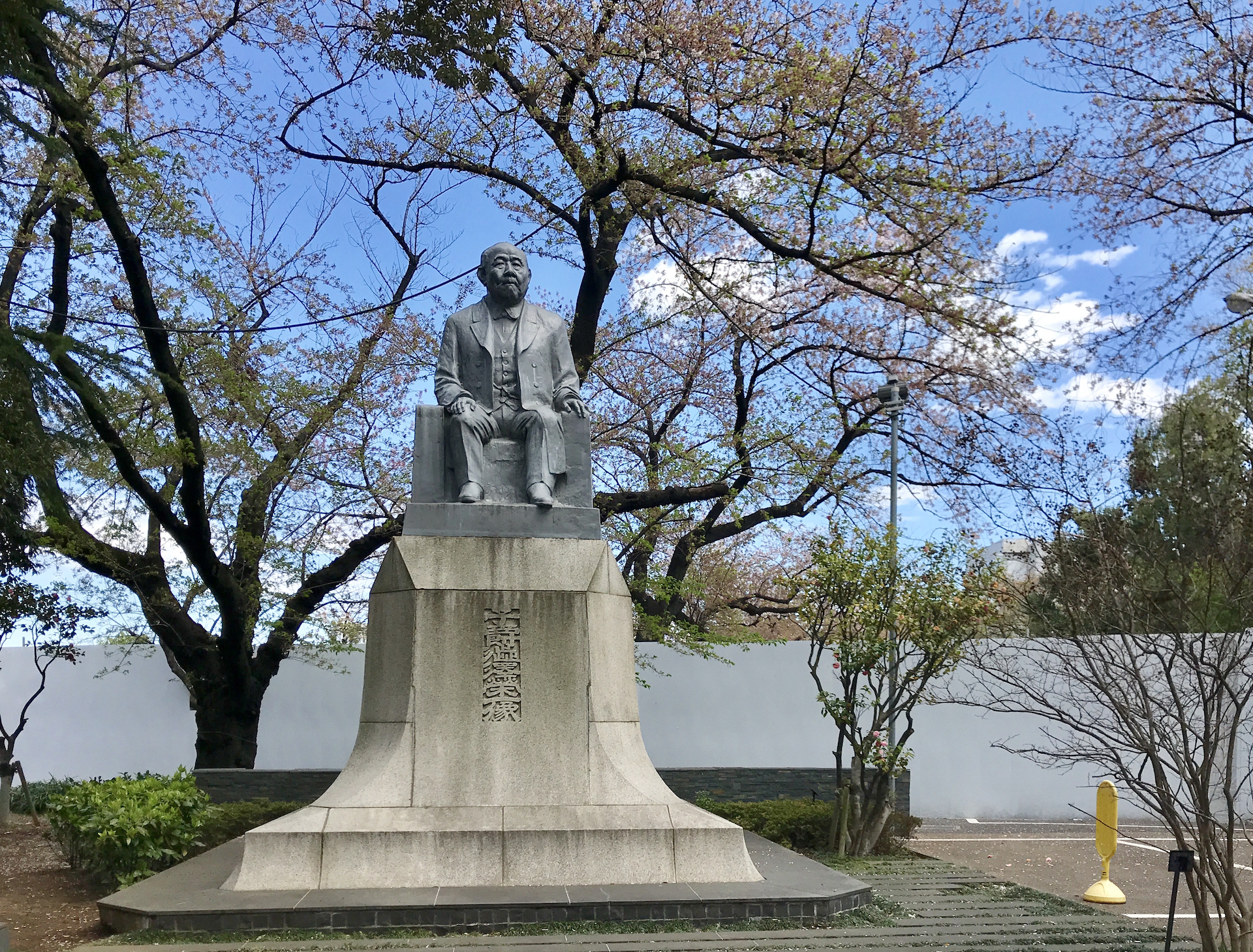旧養育院長渋沢栄一銅像