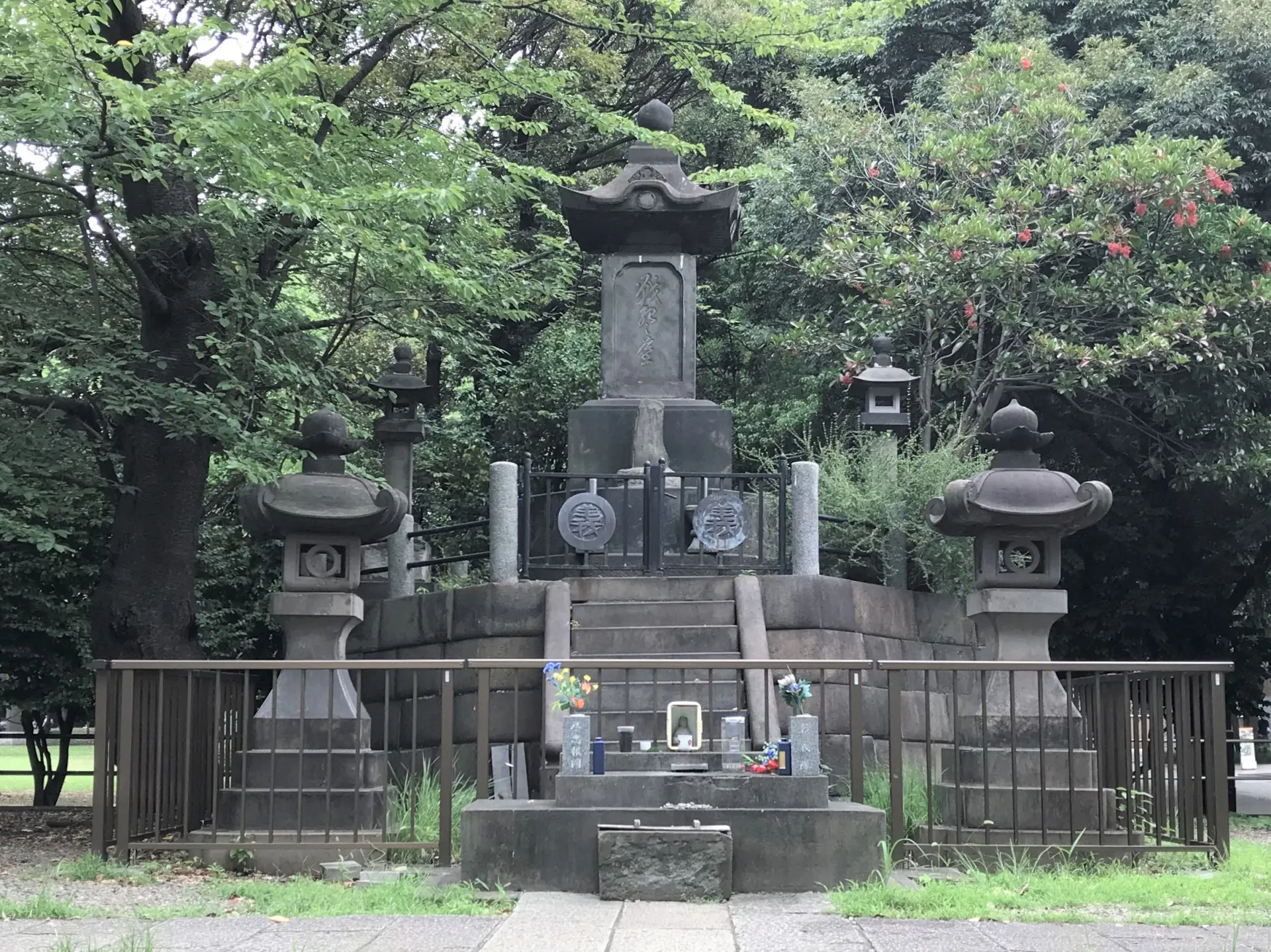 上野恩賜公園 彰義隊戦死者碑 東京とりっぷ