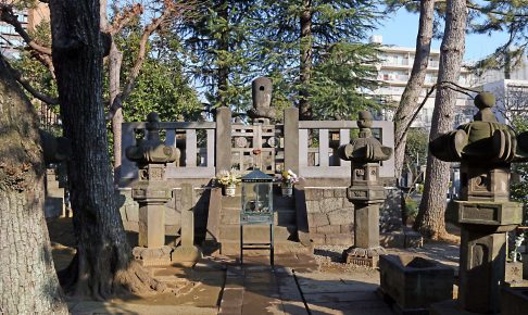 麟祥院（春日局の墓）