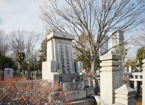 雑司ヶ谷霊園・夏目漱石の墓