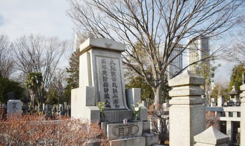 雑司ヶ谷霊園・夏目漱石の墓