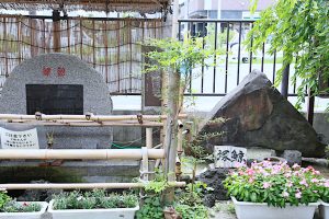 利田神社・鯨塚