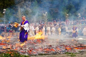 高尾山薬王院『火渡り祭』