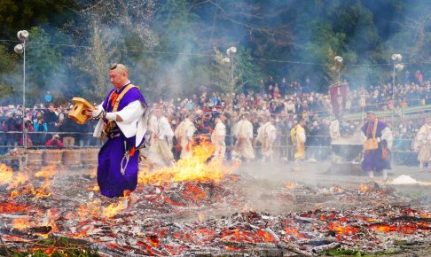 高尾山薬王院『火渡り祭』