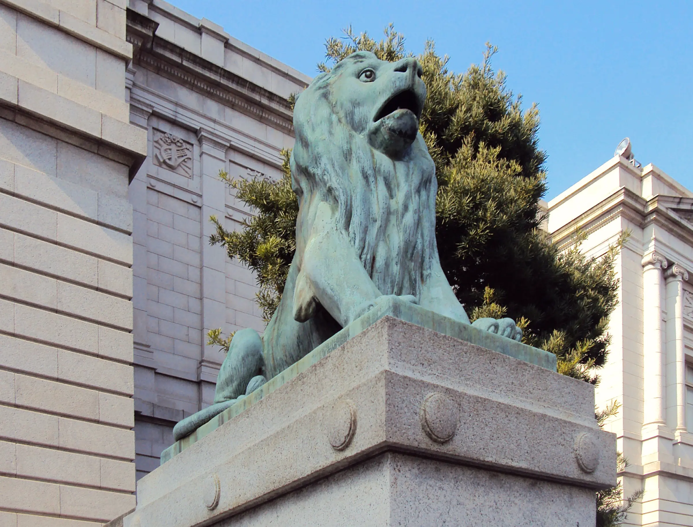 阿吽のライオン像 | 東京とりっぷ