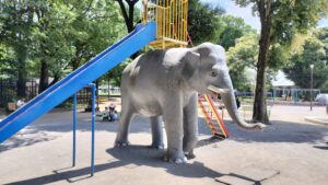 飛鳥山公園・象の滑り台