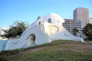 東品川海上公園・クジラの滑り台