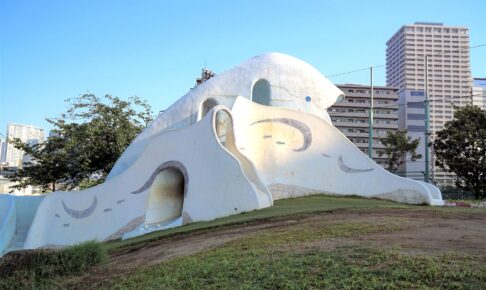 東品川海上公園・クジラの滑り台