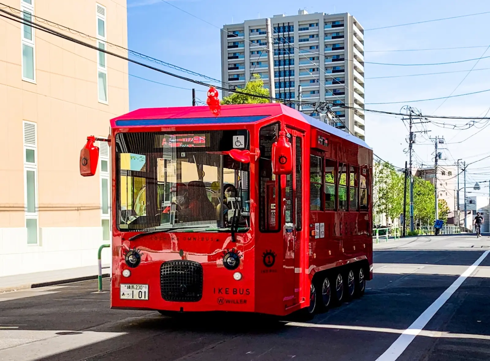 ブリキ のハイウェイバス屋根に3つのライト付き「東京駅 」行きR―R504 イケてる!? ちょっと異色なIKE BUSに乗ろう! | 東京とりっぷ
