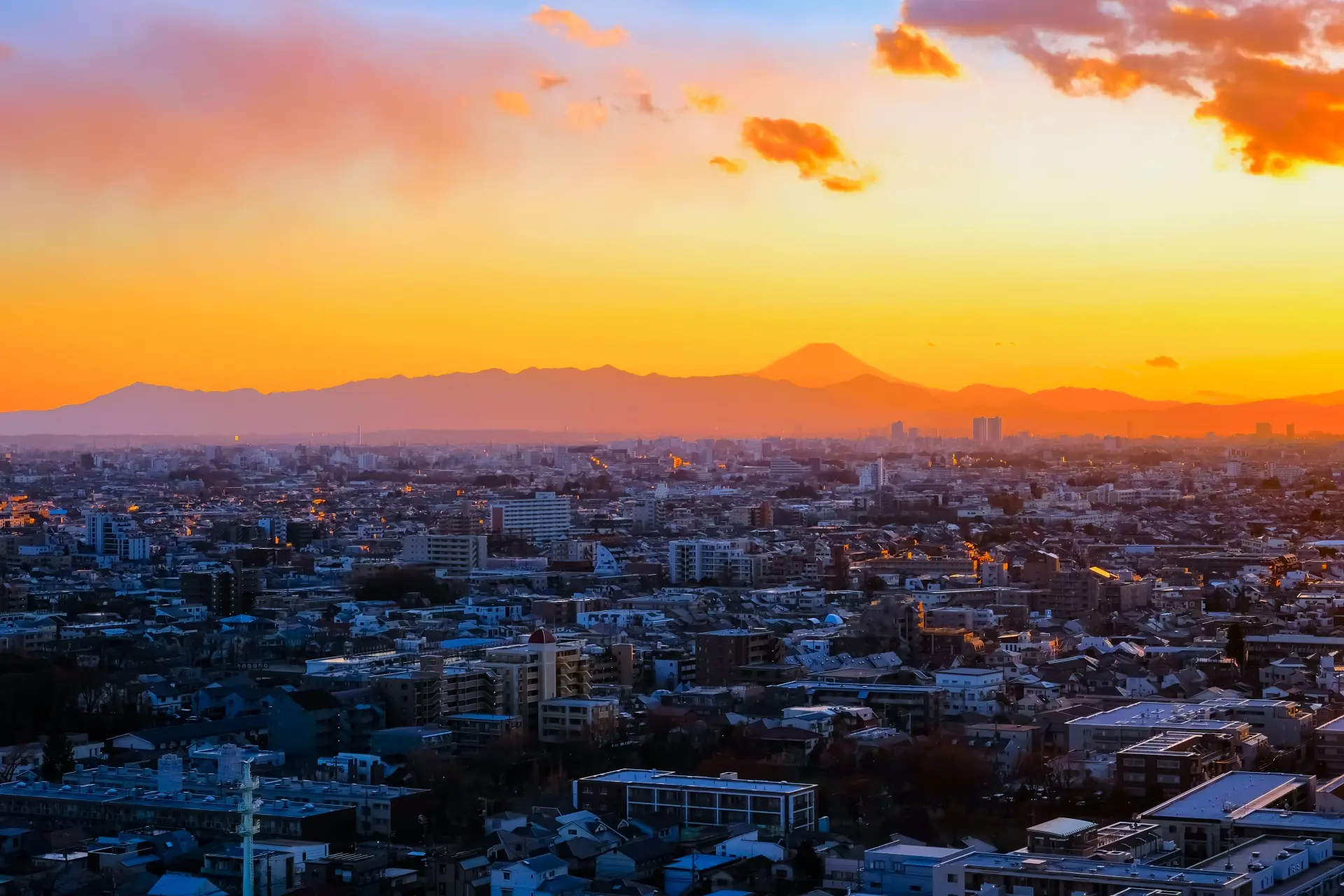 東京の夕焼け絶景スポット】 練馬区役所展望ロビー（無料）で富士山