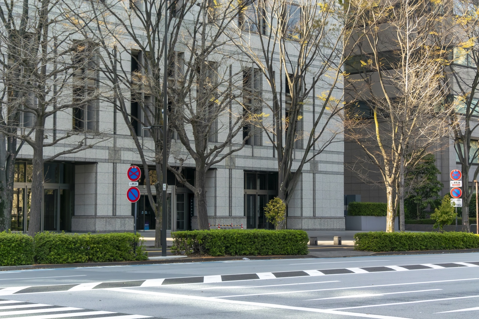 大岡越前守忠相屋敷跡（弁護士会館）